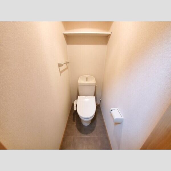 トイレ (トイレ)