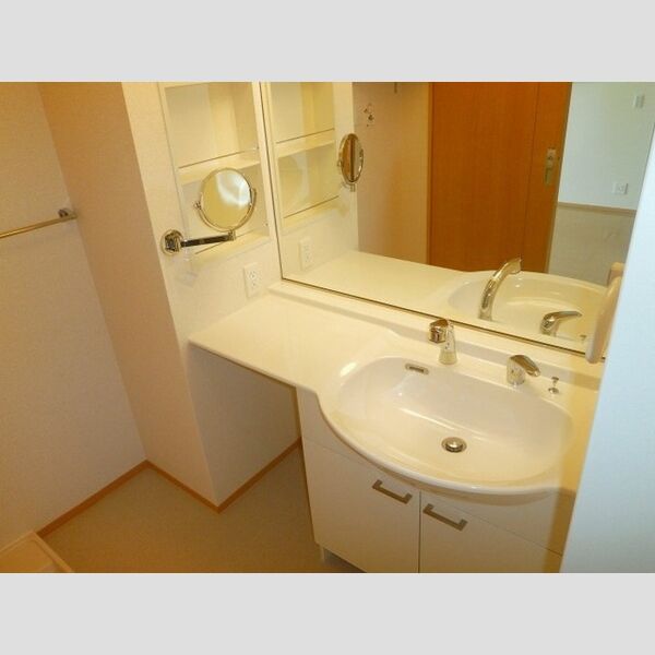 洗面所 (ドレッサータイプの洗髪洗面化粧台です☆)