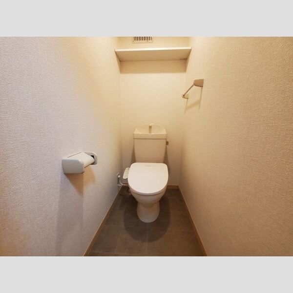 トイレ (トイレ)