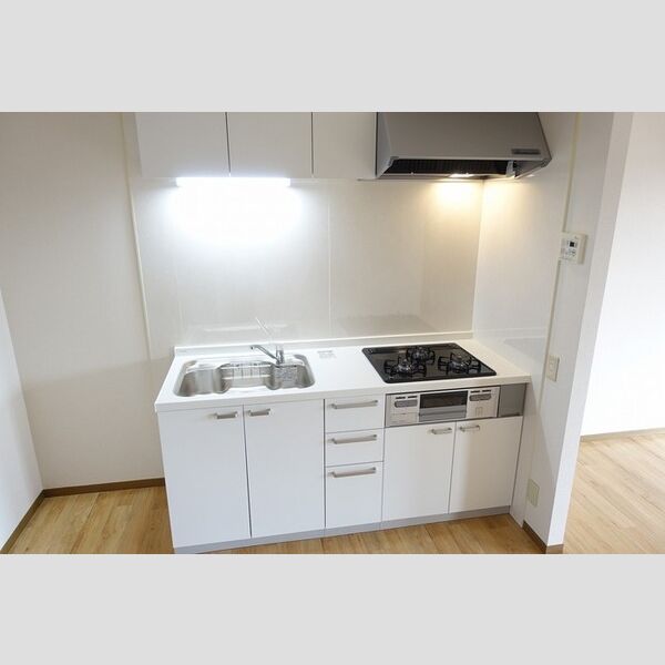 キッチン (3口ガスコンログリル付システムキッチン)