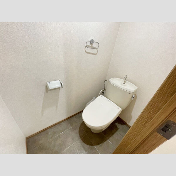 トイレ (温水洗浄便座)