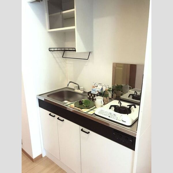 キッチン (システムキッチン(ガスコンロが付いています))