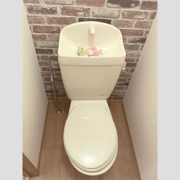 トイレ (トイレ)