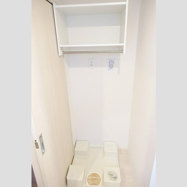 その他 (室内洗濯機置き場・上部収納)