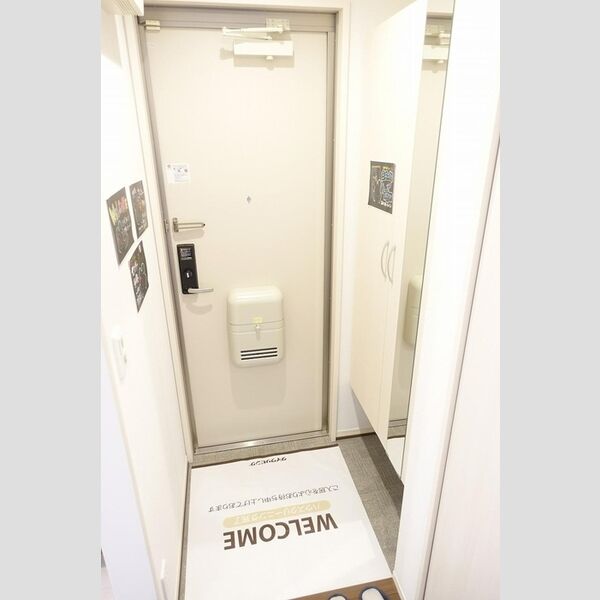 玄関 (玄関・姿見ミラー付きシューズボックス)