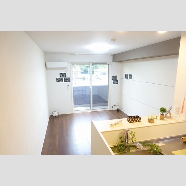 居室・リビング (リビング・エアコン・LED照明)