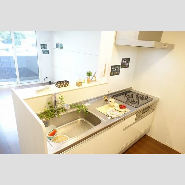 キッチン (3口コンログリル付対面キッチン)