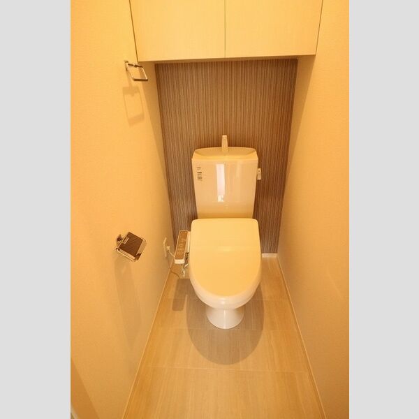 トイレ (トイレ)