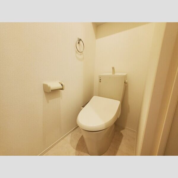 トイレ (トイレ)