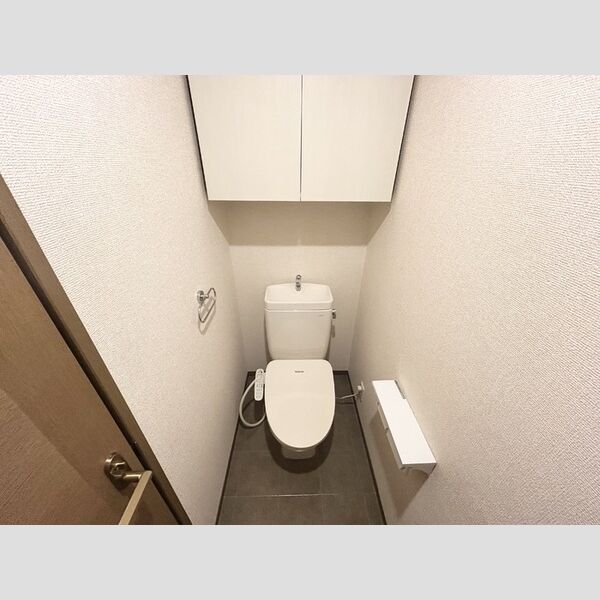 トイレ (トイレ)