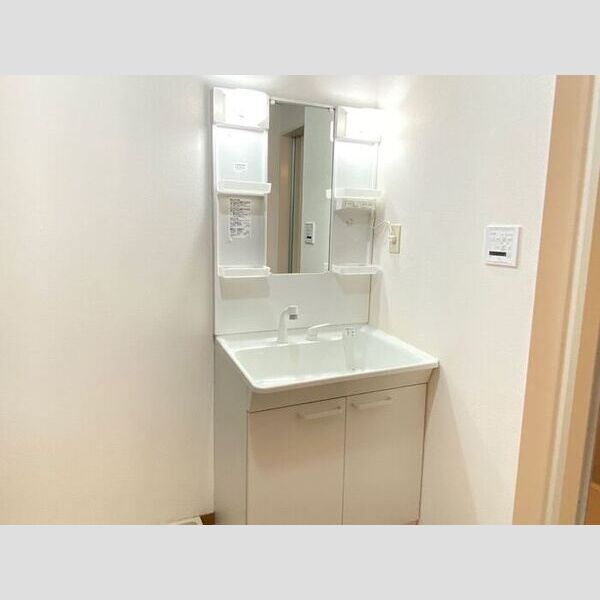洗面所 (洗髪洗面化粧台)
