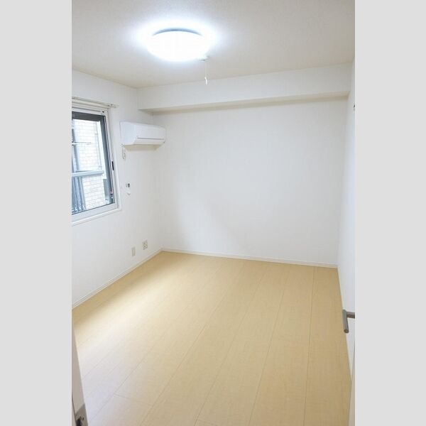 居室・リビング (洋室・エアコン・LED照明)