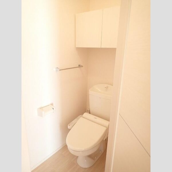 トイレ (トイレ)