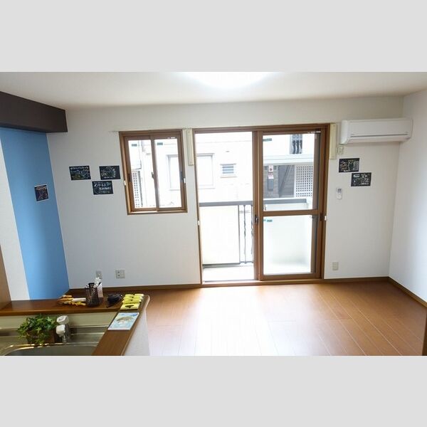 居室・リビング (洋室・エアコン・LED照明)