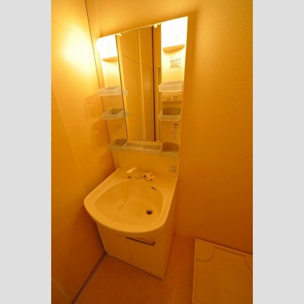 洗面所 (洗髪洗面化粧台なので洗髪も出来ます☆)