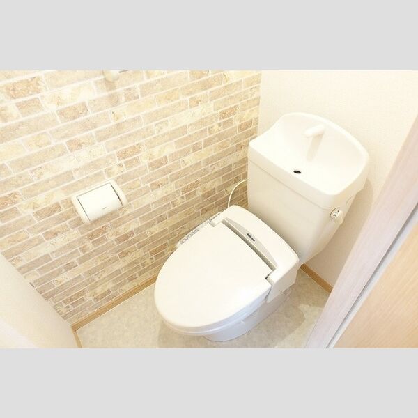 トイレ (トイレ)