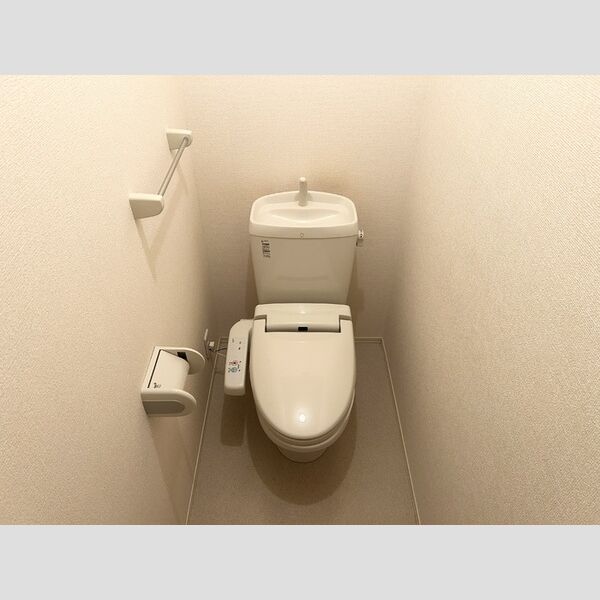 トイレ (トイレ)