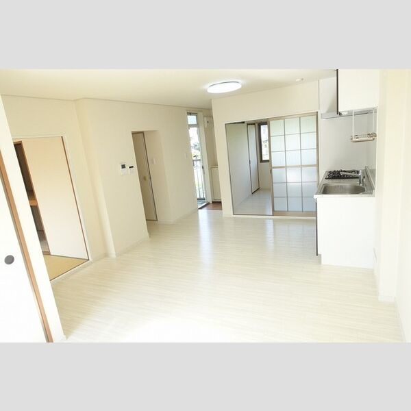 居室・リビング (リビング～キッチン)