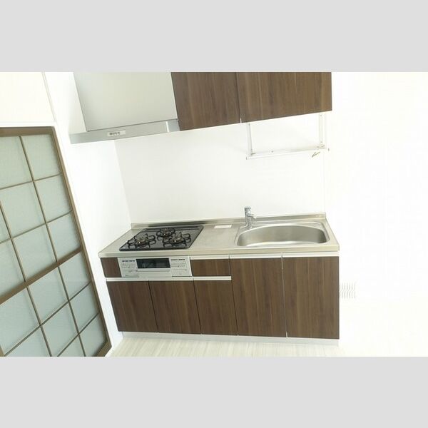 キッチン (3口コンログリル付きシステムキッチン)