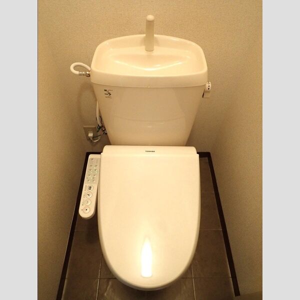 トイレ (トイレ)