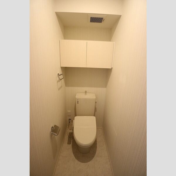 トイレ (トイレ)