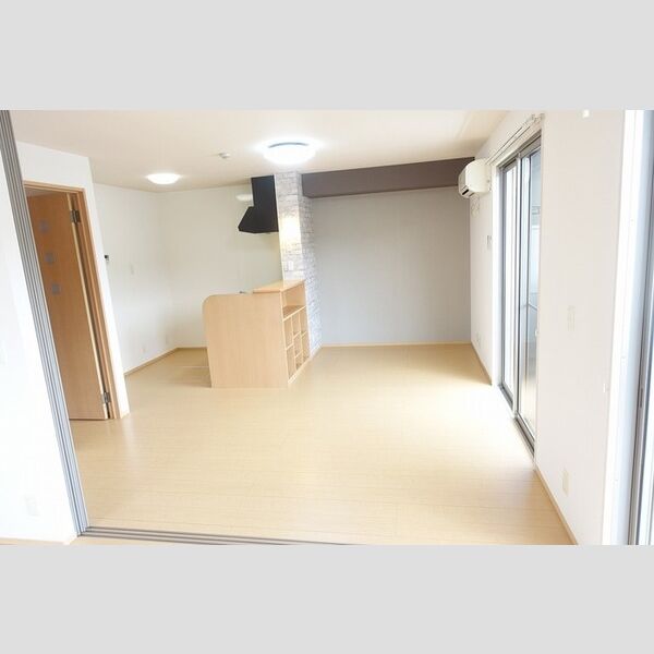 居室・リビング (リビング～対面キッチン・LED照明・エアコン)