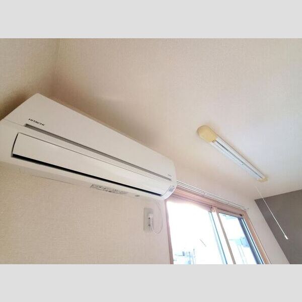 その他設備 (エアコン　室内物干し竿)