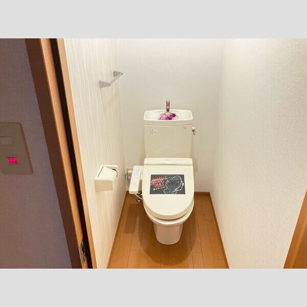 トイレ (トイレ)