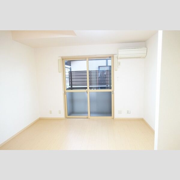 居室・リビング (洋室・LED照明・エアコン)