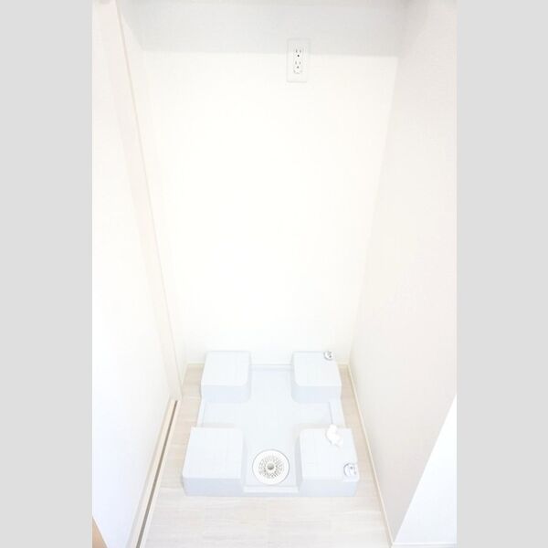 洗面所 (洗濯機置き場)