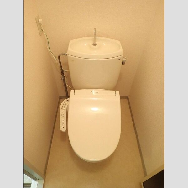 トイレ (トイレ)