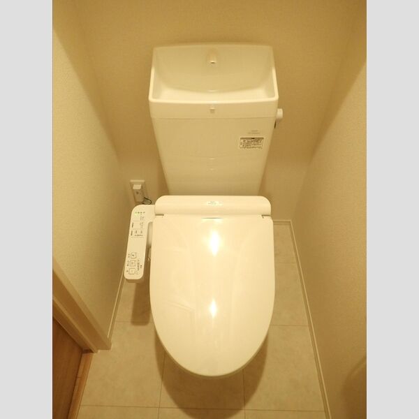 トイレ (トイレ)