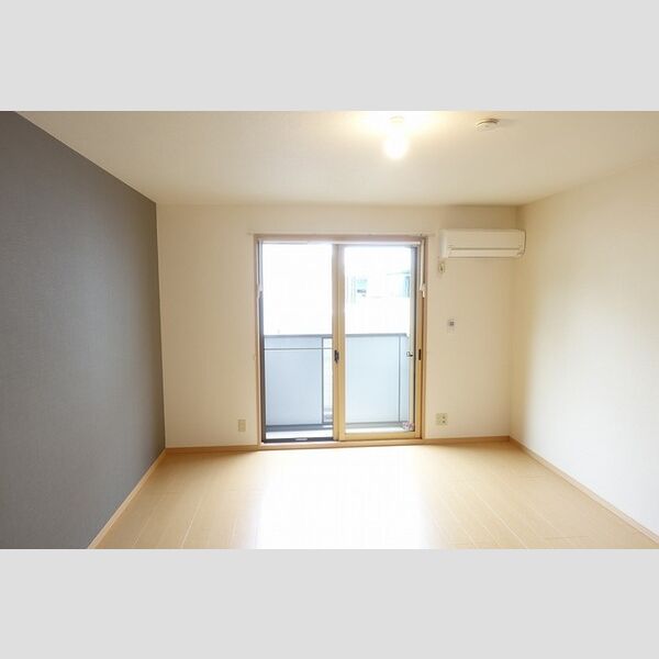 居室・リビング (洋室・エアコン・室内物干し)