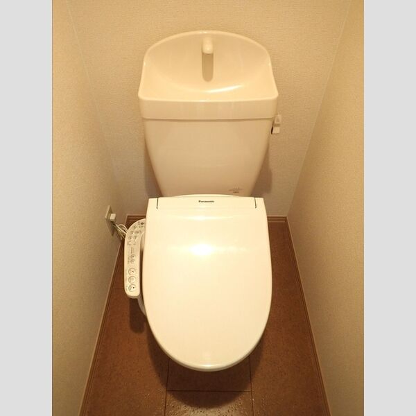 トイレ (トイレ)