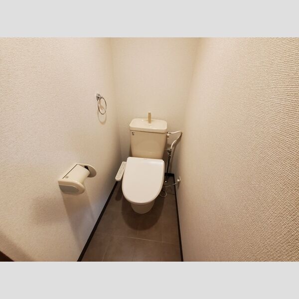 トイレ (トイレ)