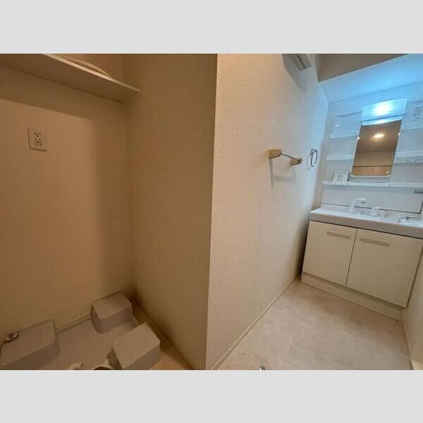 洗面所 (洗濯機置き場)