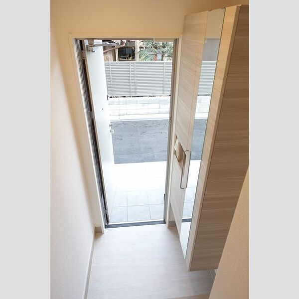 玄関 (玄関姿見ミラー付きシューズボックス)