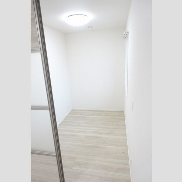 居室・リビング (リビング横洋室・LED照明)