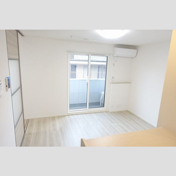 居室・リビング (リビング・エアコン・室内物干し・LED照明)