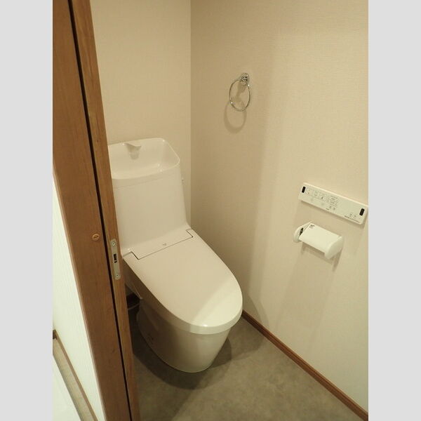 トイレ (トイレ)