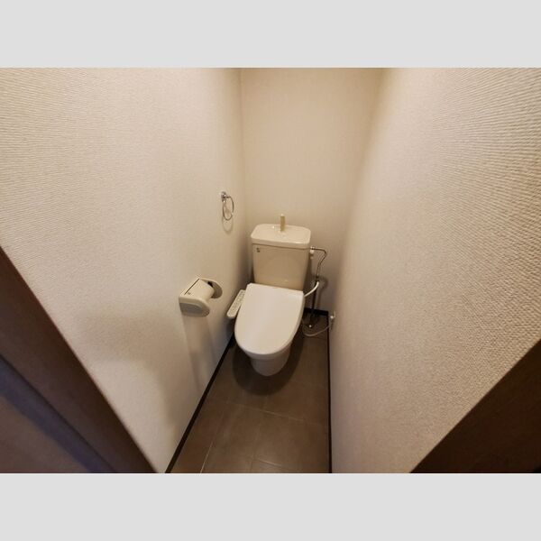 トイレ (トイレ)