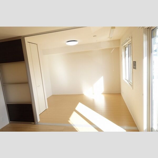 居室・リビング (リビング横洋室・LED照明)