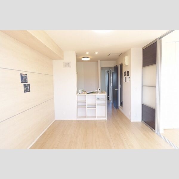 居室・リビング (リビング～対面キッチン・LED照明)