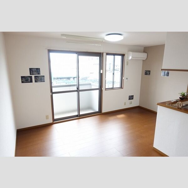 居室・リビング (リビング・エアコン・室内物干し・LED照明)