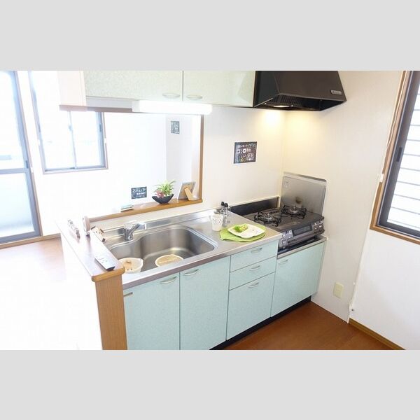 キッチン (2口ガスコンロ・対面キッチン)