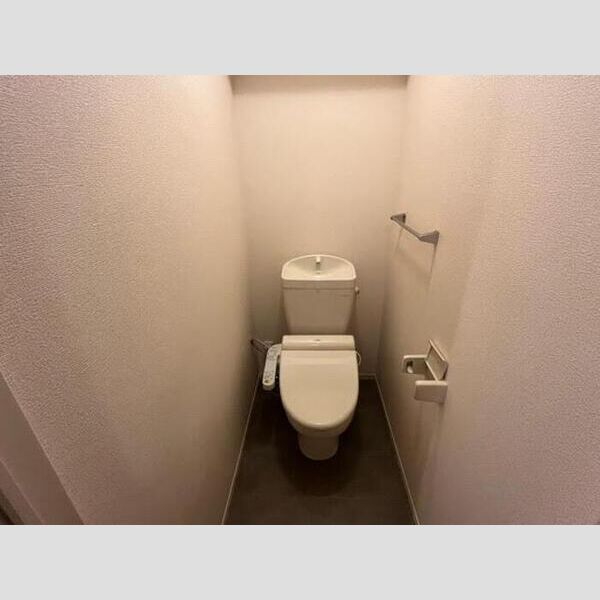 トイレ (トイレ)