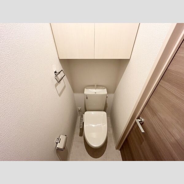 トイレ (トイレ)