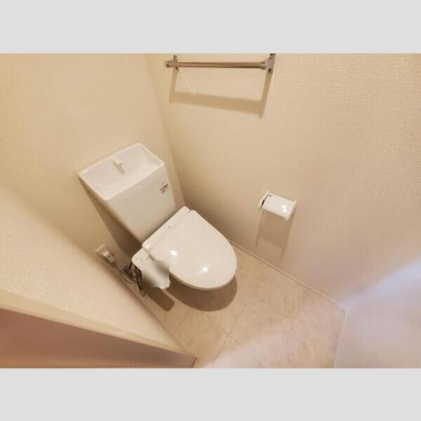 トイレ (トイレ)