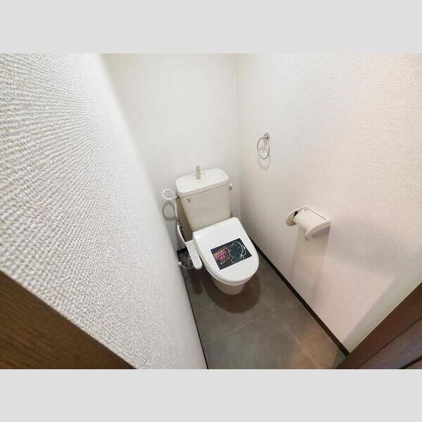 トイレ (トイレ)