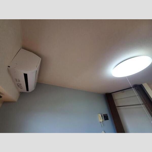 その他設備 (LEDライト・エアコン)